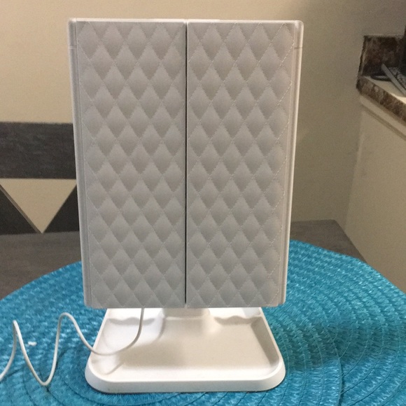 AirExpert trifold LED make up mirror - Picture 2 of 7